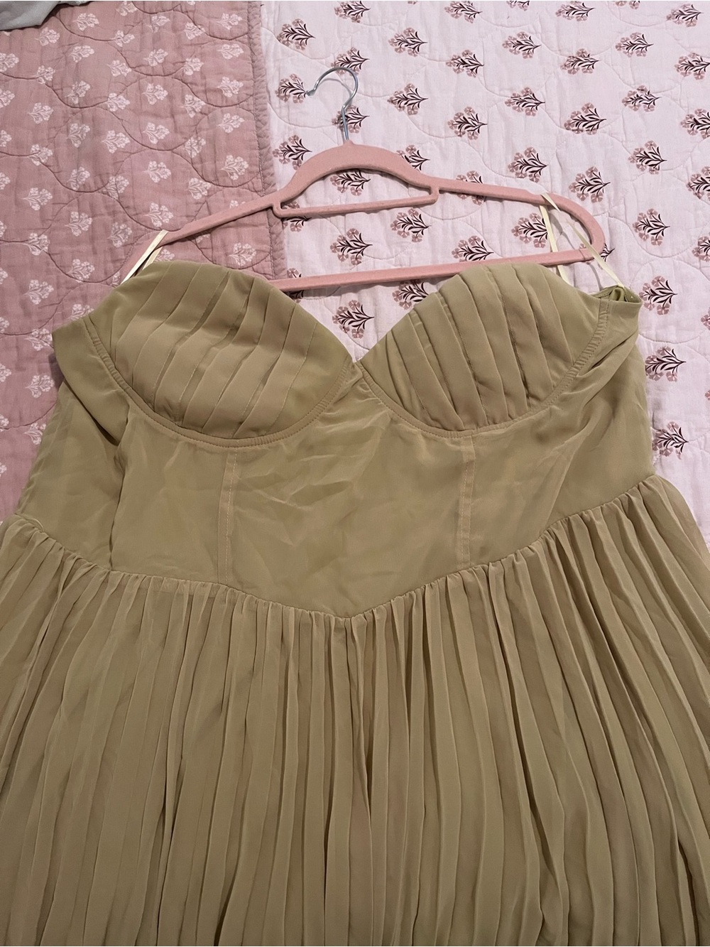 Boohoo Pleated Bustier Maxi Dress in Olive